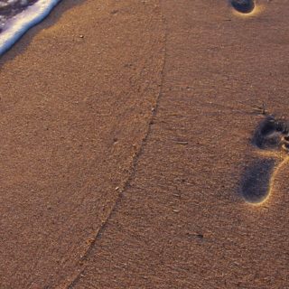 pemandangan sand beach footprints laut iPhone5s / iPhone5c / iPhone5 Wallpaper
