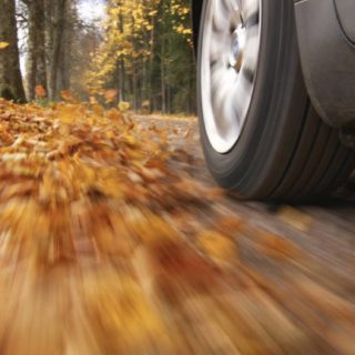 pemandangan mobil tire iPhone5s / iPhone5c / iPhone5 Wallpaper