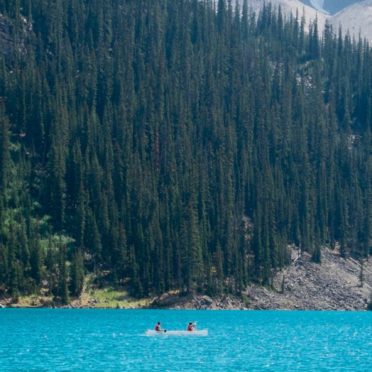 pemandangan gunung danau biru iPhone7 Wallpaper
