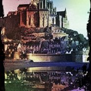 Mont Saint Michel berwarna-warni iPhone8 Wallpaper