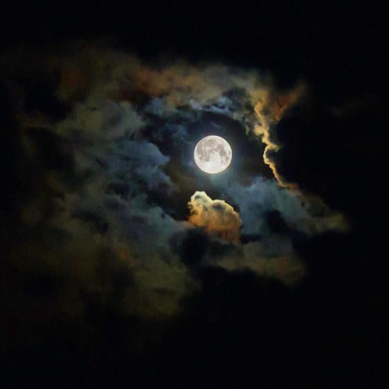 pemandangan bulan mengkilap hitam iPhoneX Wallpaper