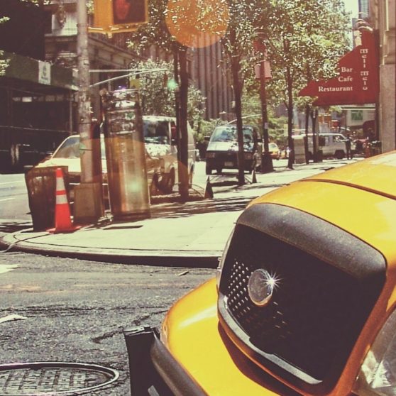 Mobil-mobil Keren kuning iPhoneX Wallpaper