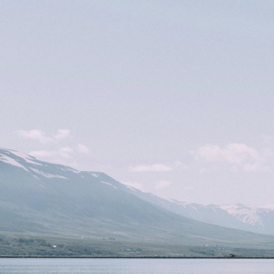 pemandangan putih laut gunung biru iPhoneX Wallpaper