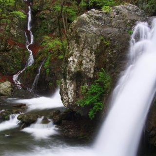 風景滝川の iPhone4s 壁紙