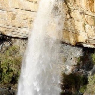 風景滝の iPhone4s 壁紙