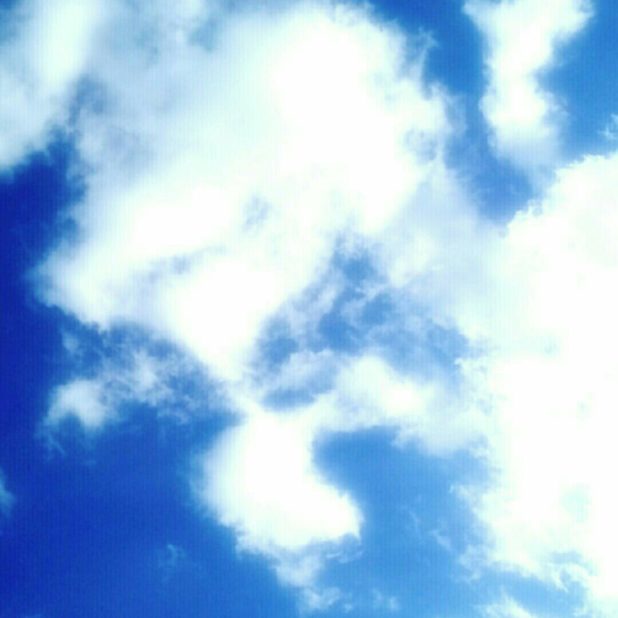 空　青　雲　白の iPhone7 Plus 壁紙