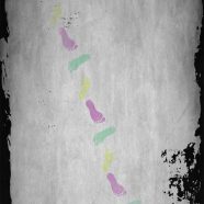 足跡 ダークの iPhone8 壁紙