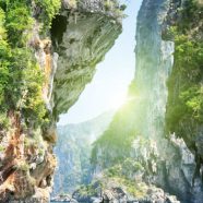 自然風景緑青海崖の iPhone8 壁紙