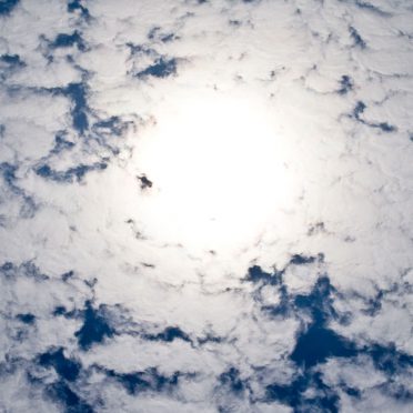 雲空太陽の iPhone8 壁紙