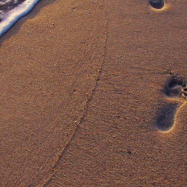 風景砂浜足跡の iPhone8 壁紙