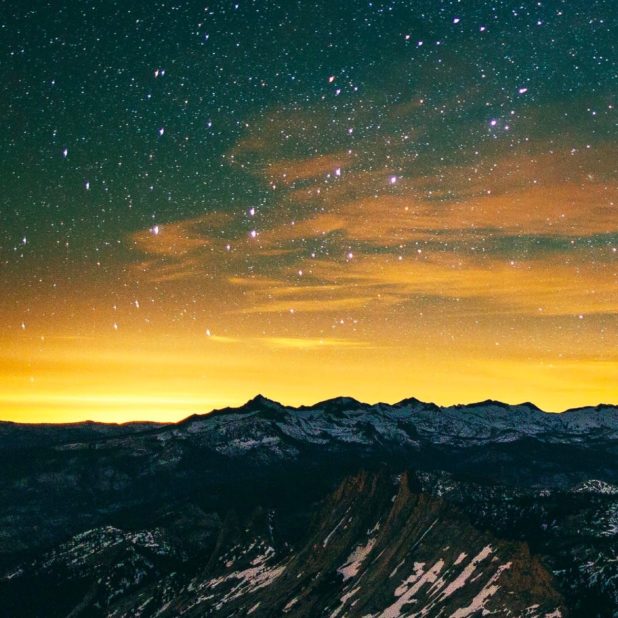 風景夜空山の iPhone8Plus 壁紙