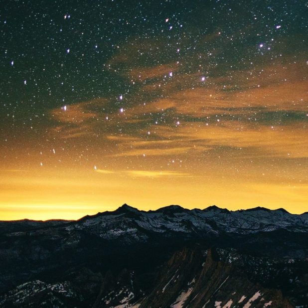 風景夜空山の iPhoneXSMax 壁紙